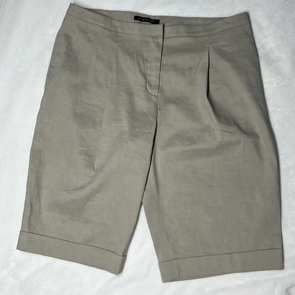 Elie Tahari woman’s linen Bermuda Short. Size 8. NWOT - Picture 2 of 12